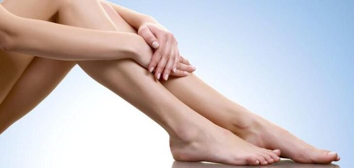 Sağlıklı kadın bacakları